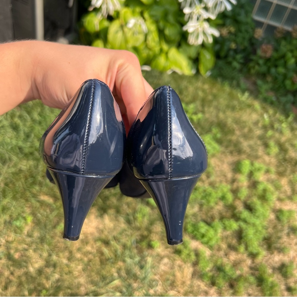 Women’s Anne Klein Navy Blue Rheina Navy Blue Textured Fabric Heels Size 7.5 - Picture 5 of 6